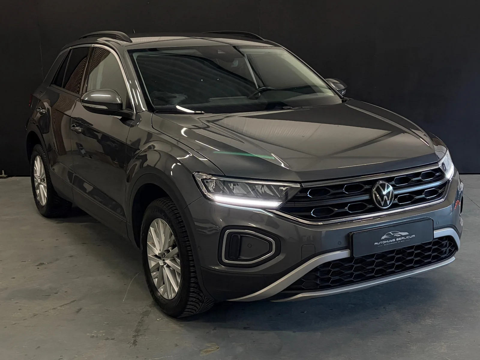 Volkswagen T-Roc (2023) — foto 1
