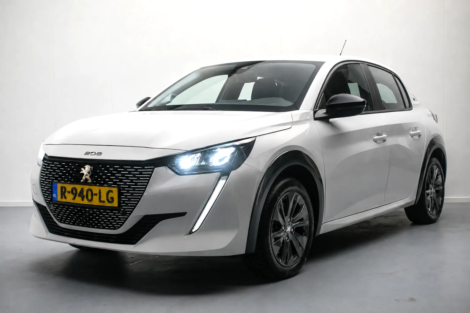 Peugeot e-208 (2022) — foto 1