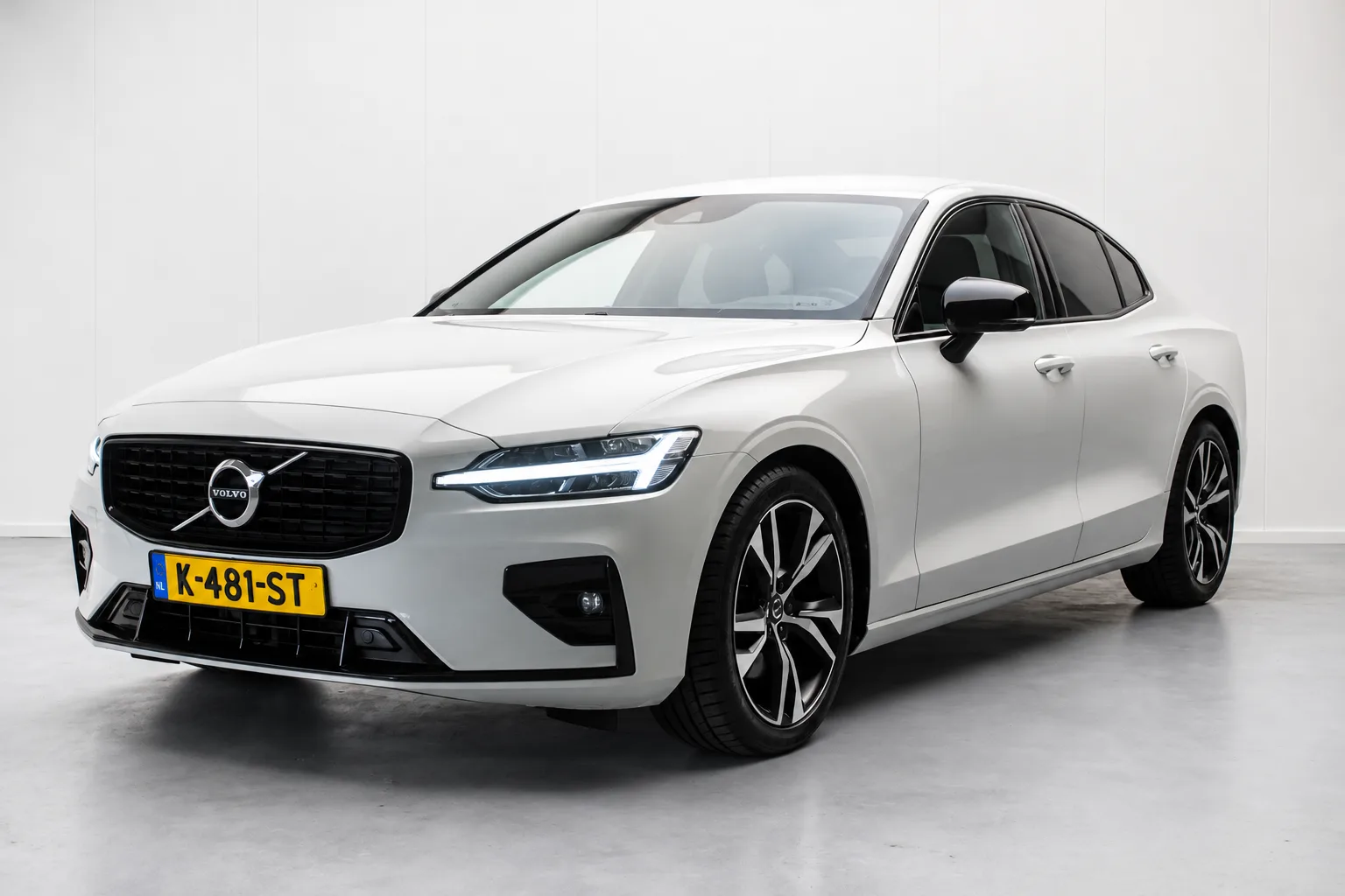Volvo S60 (2021) — foto 1