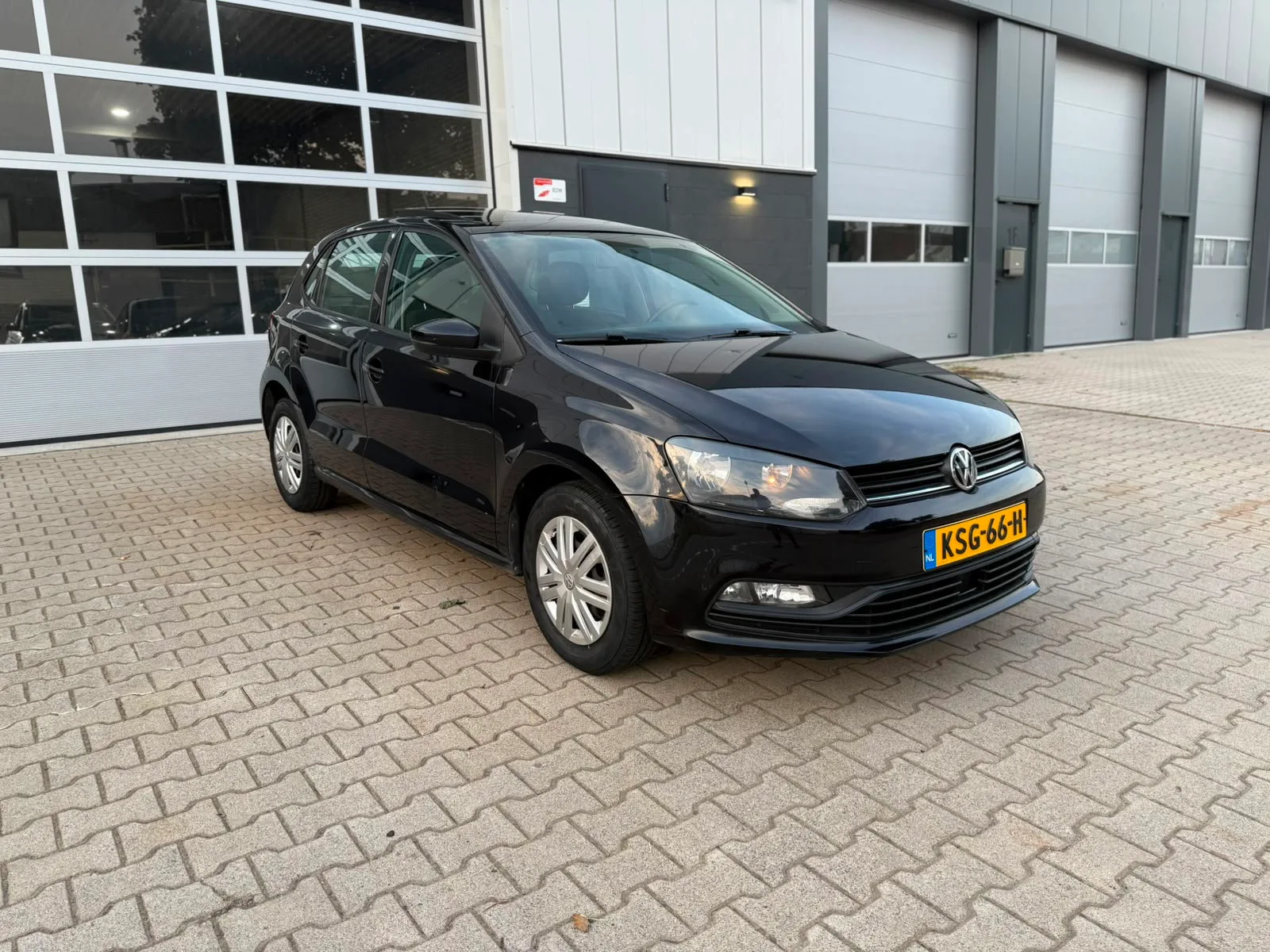 Volkswagen Polo (2015) — foto 1