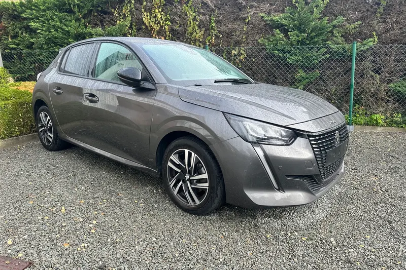 Peugeot 208 (2023)