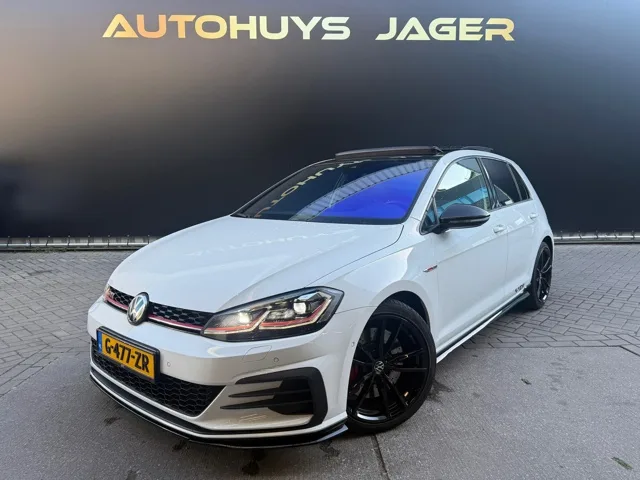 Volkswagen Golf (2019) — foto 1