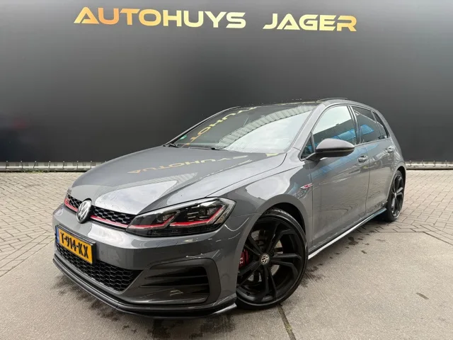 Volkswagen Golf (2019) — foto 1