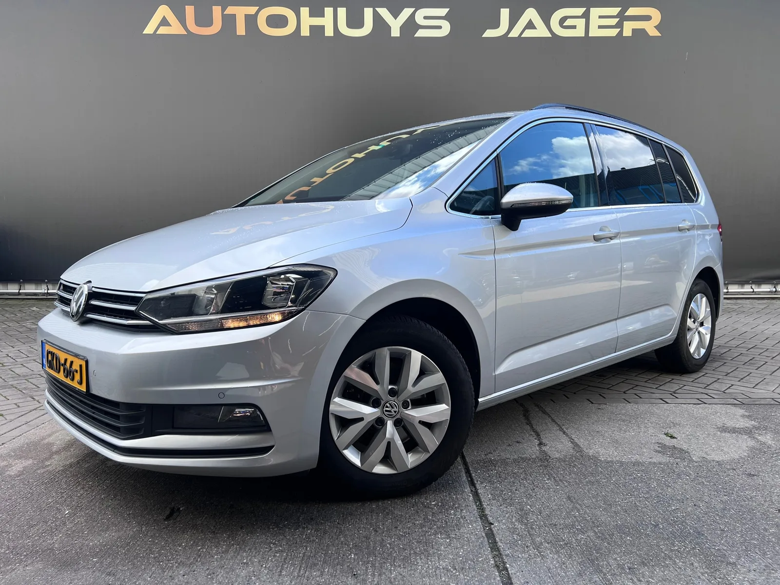 Volkswagen Touran (2019) — foto 1