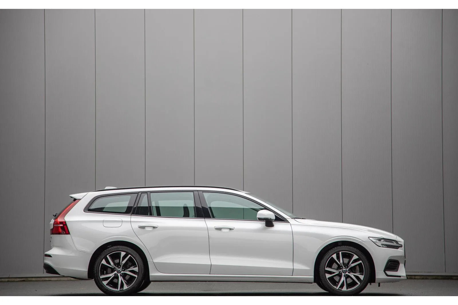 Volvo V60 (2025) — foto 1