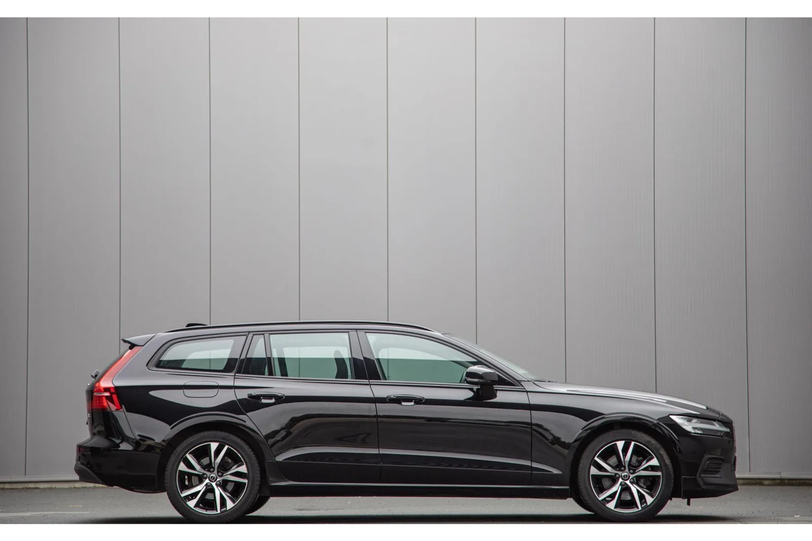 Volvo V60 (2025) — foto 1