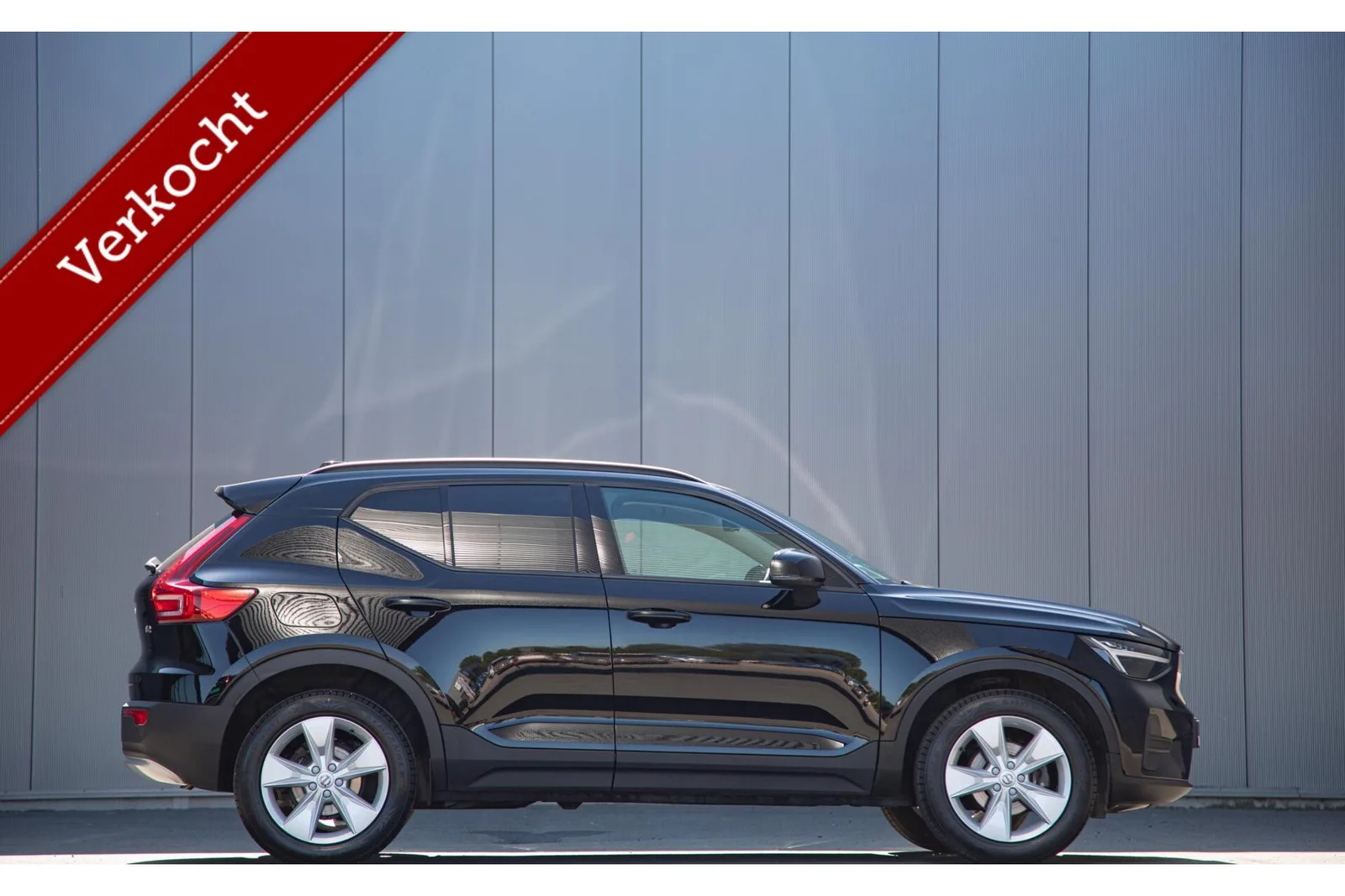 Volvo XC40 (2023) — foto 1