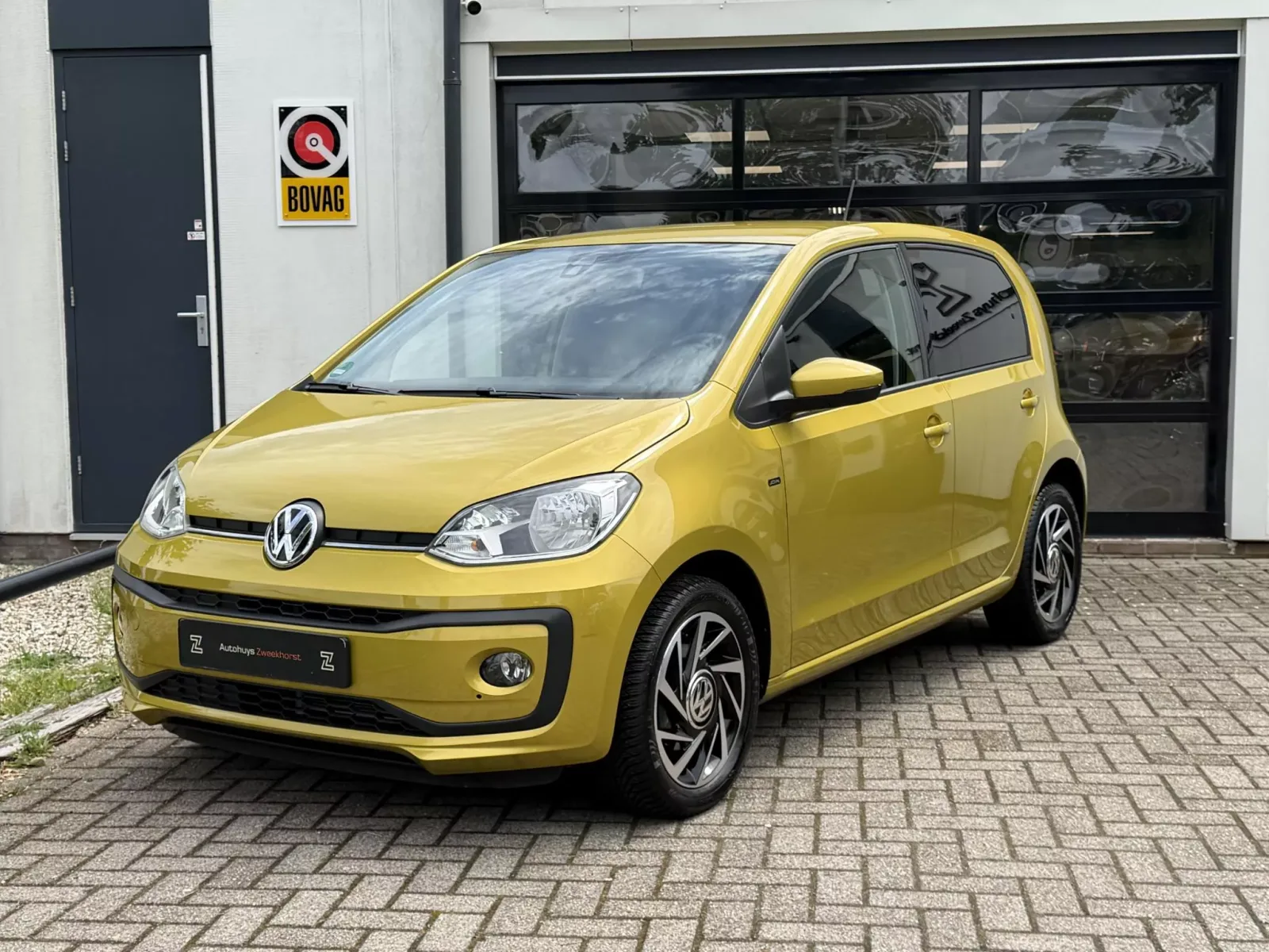 Volkswagen Up! (2018) — foto 1