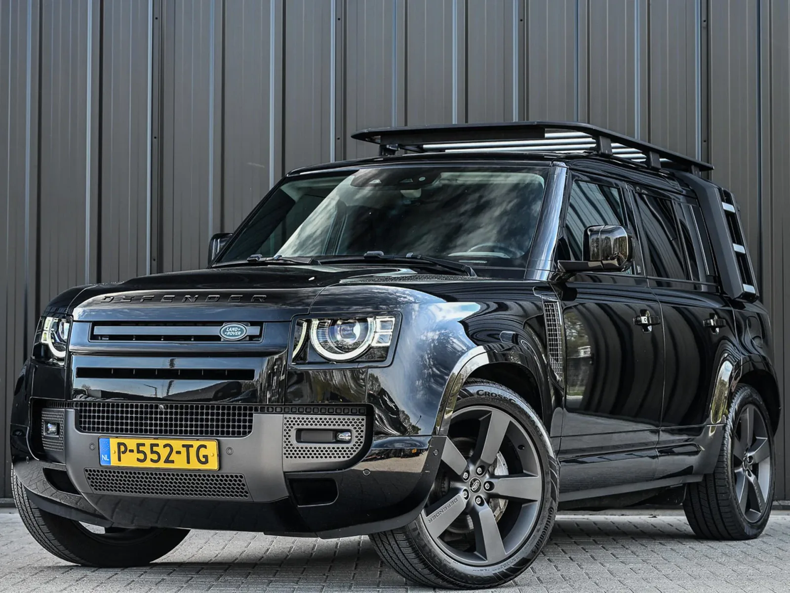 Land Rover Defender (2022) — foto 1