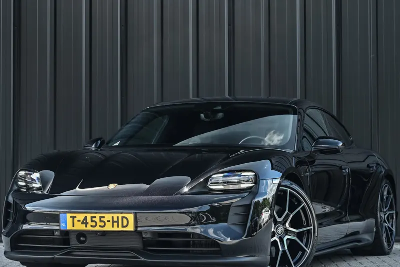 Porsche Taycan (2023)