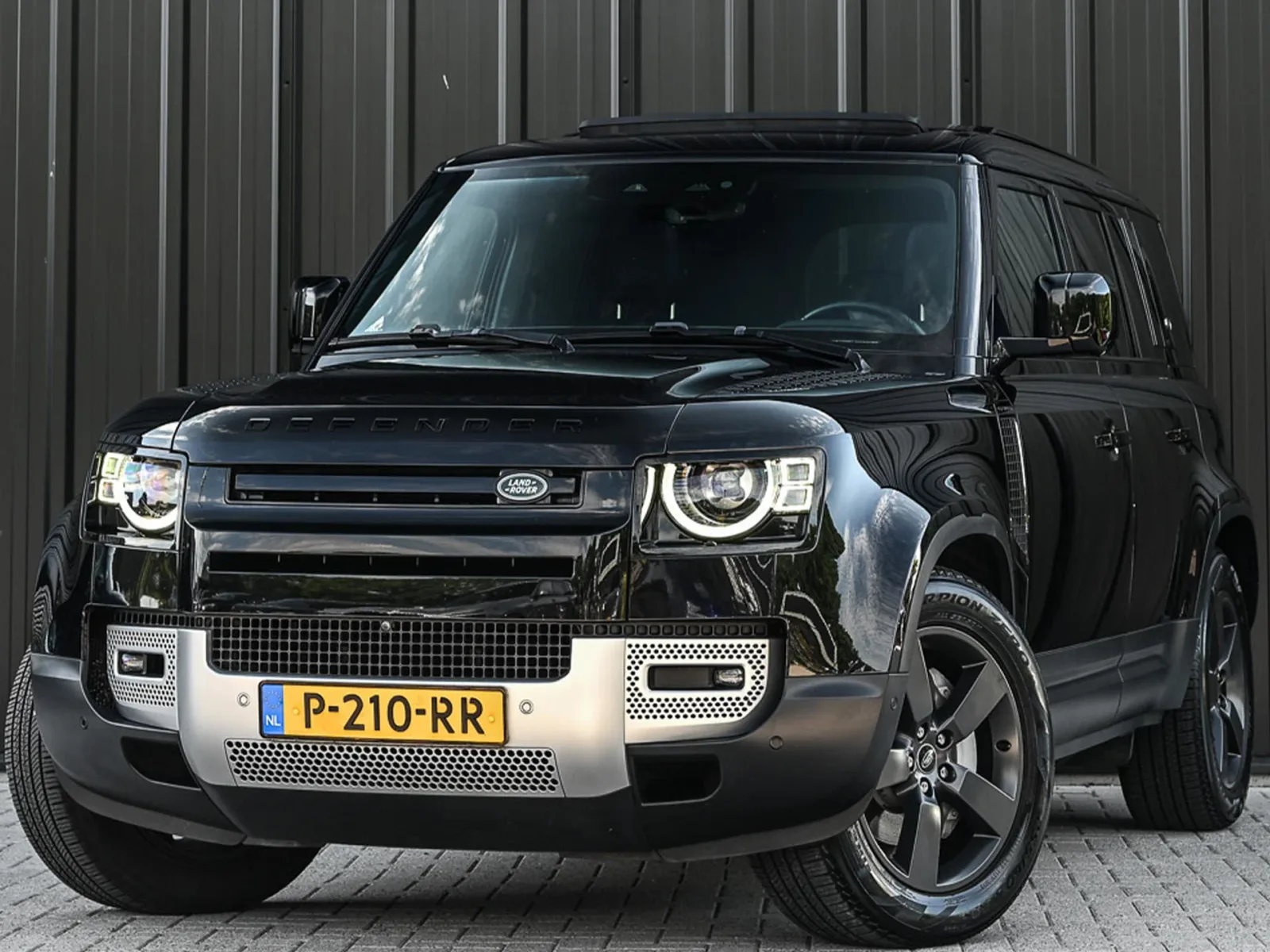Land Rover Defender (2022) — foto 1