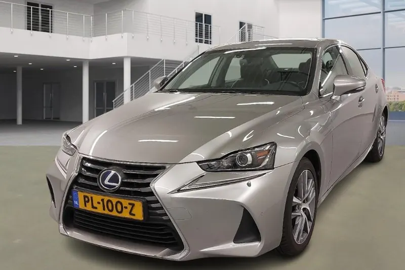 Lexus IS (2017)