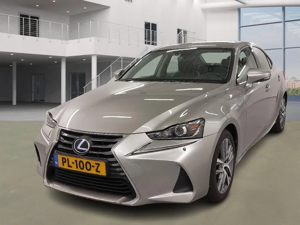 Lexus IS (2017) — foto 1