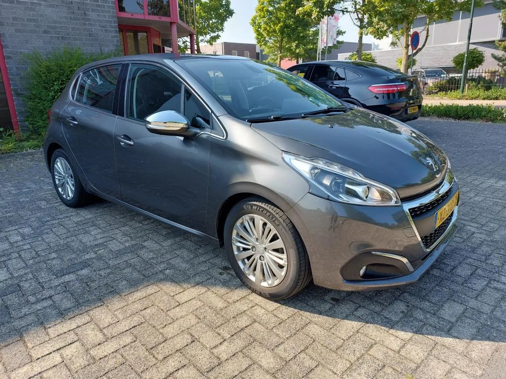 Peugeot 208 (2018) — foto 1