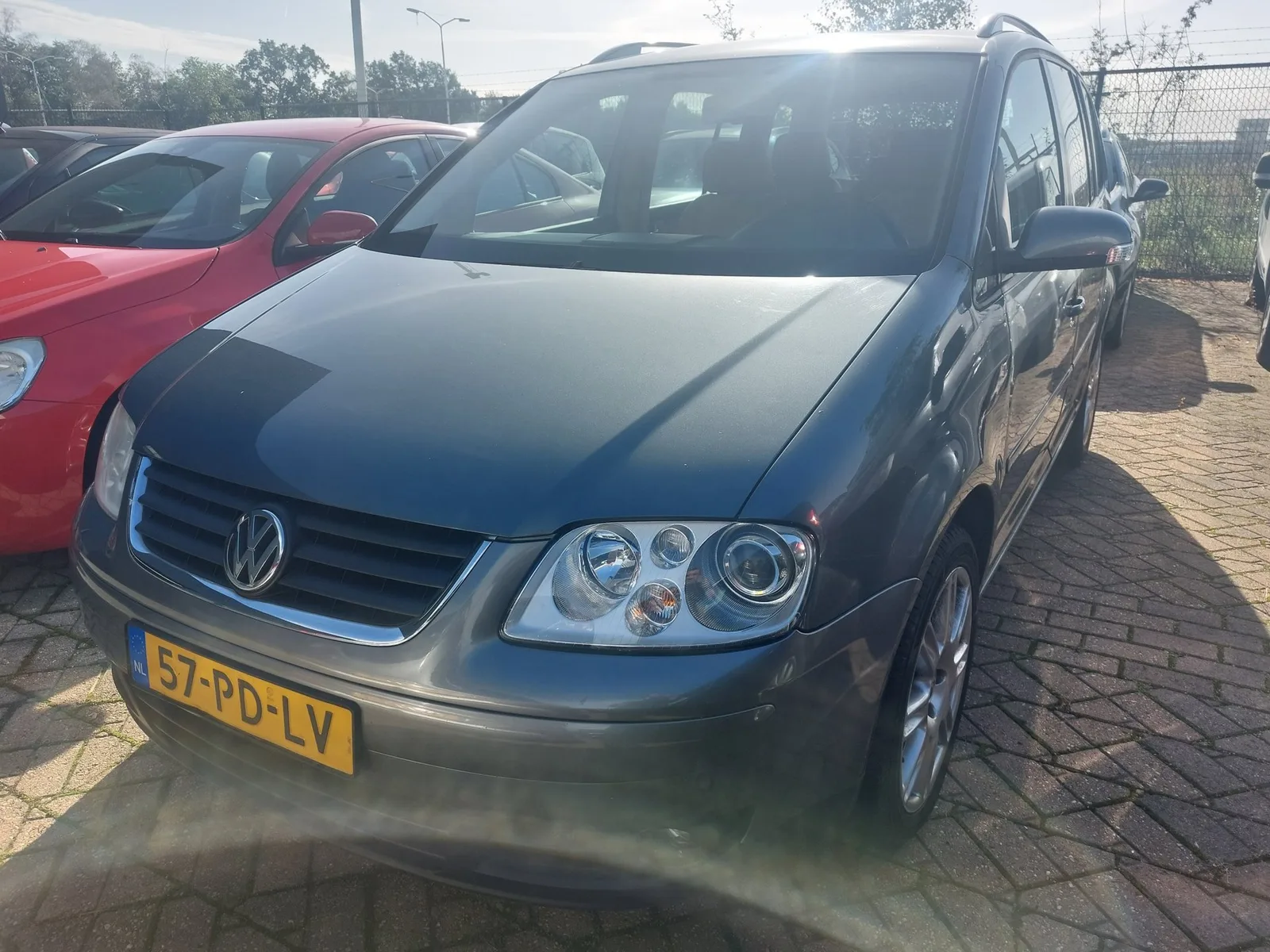 Volkswagen Touran (2004) — foto 1