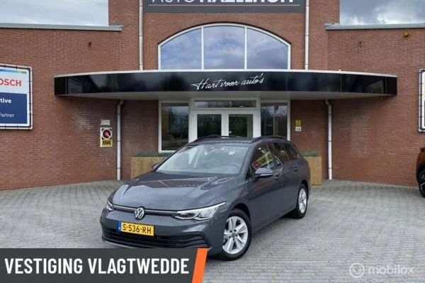 Volkswagen Golf (2023) — foto 1