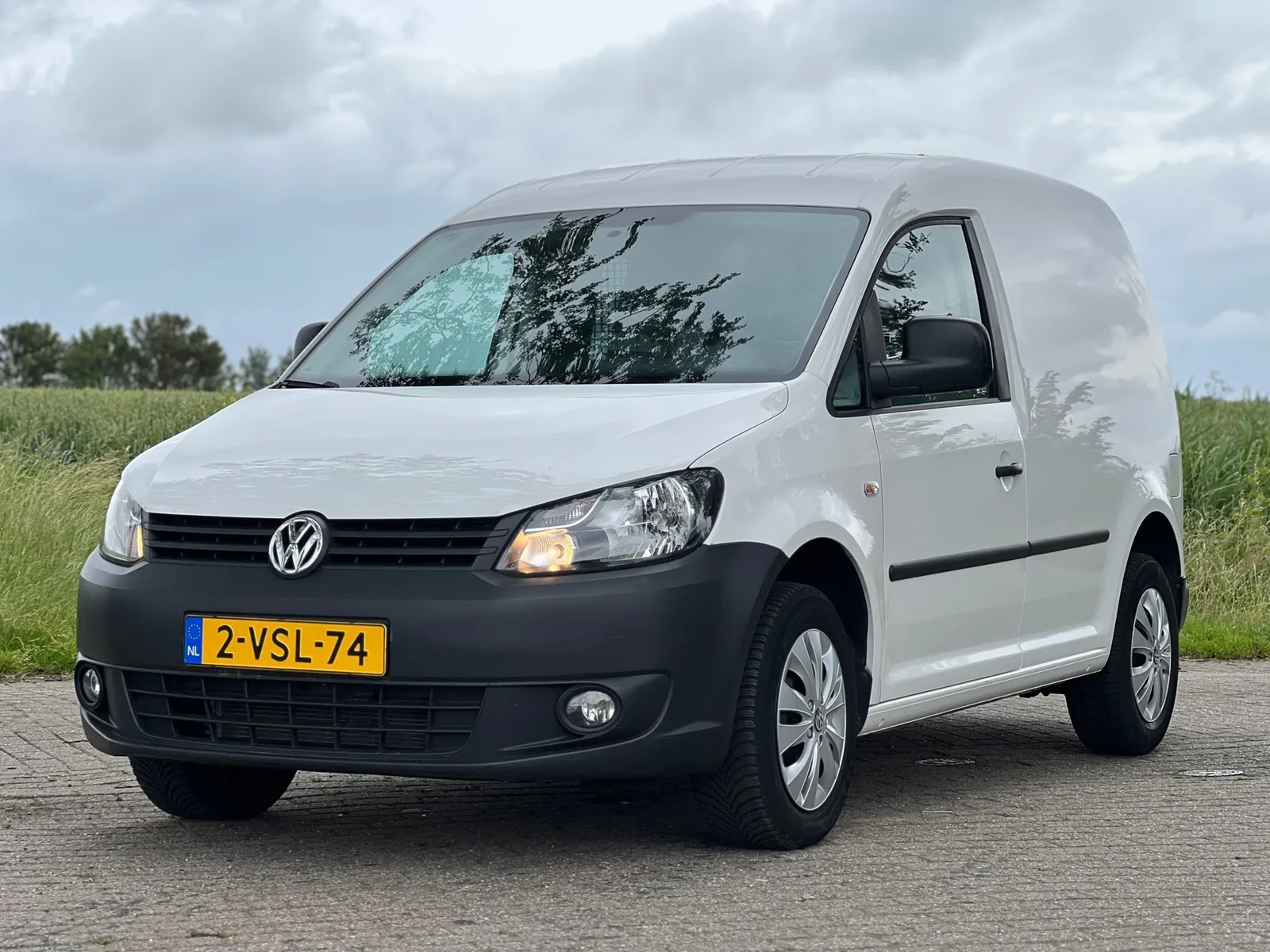 Volkswagen Caddy (2011) — foto 1