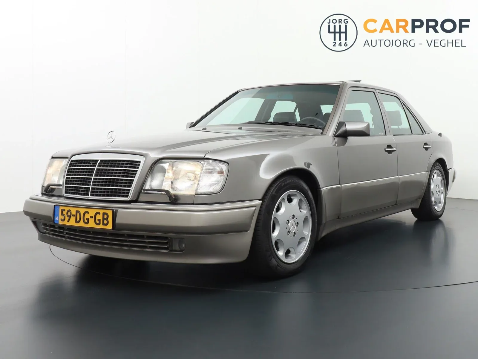 Mercedes-Benz E-Klasse (1992) — foto 1