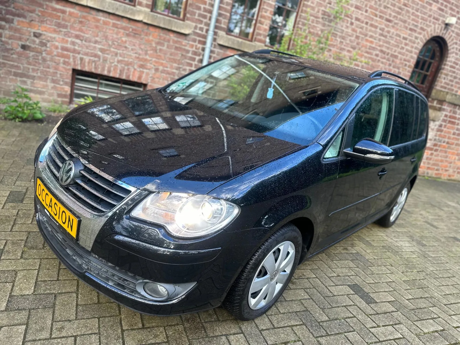 Volkswagen Touran (2010) — foto 1