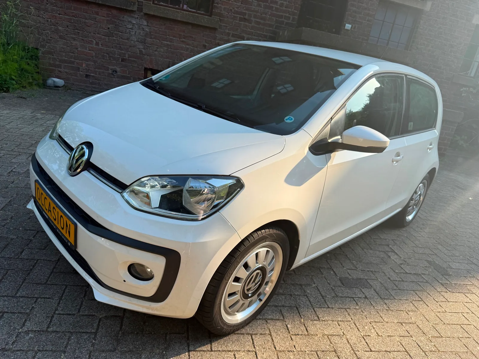 Volkswagen Up! (2017) — foto 1