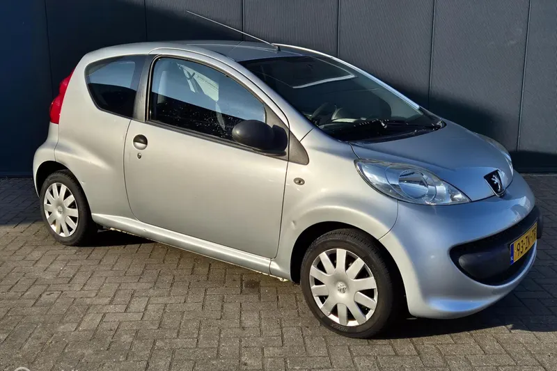 Peugeot 107 (2008)