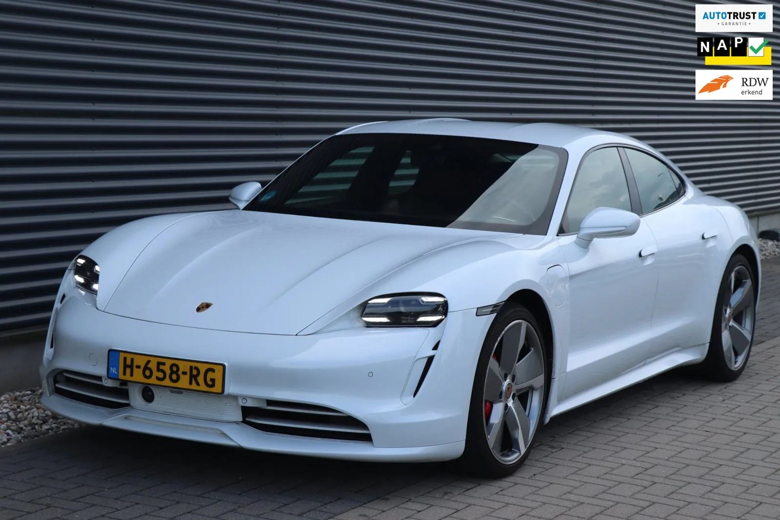 Porsche Taycan (2020) — foto 1