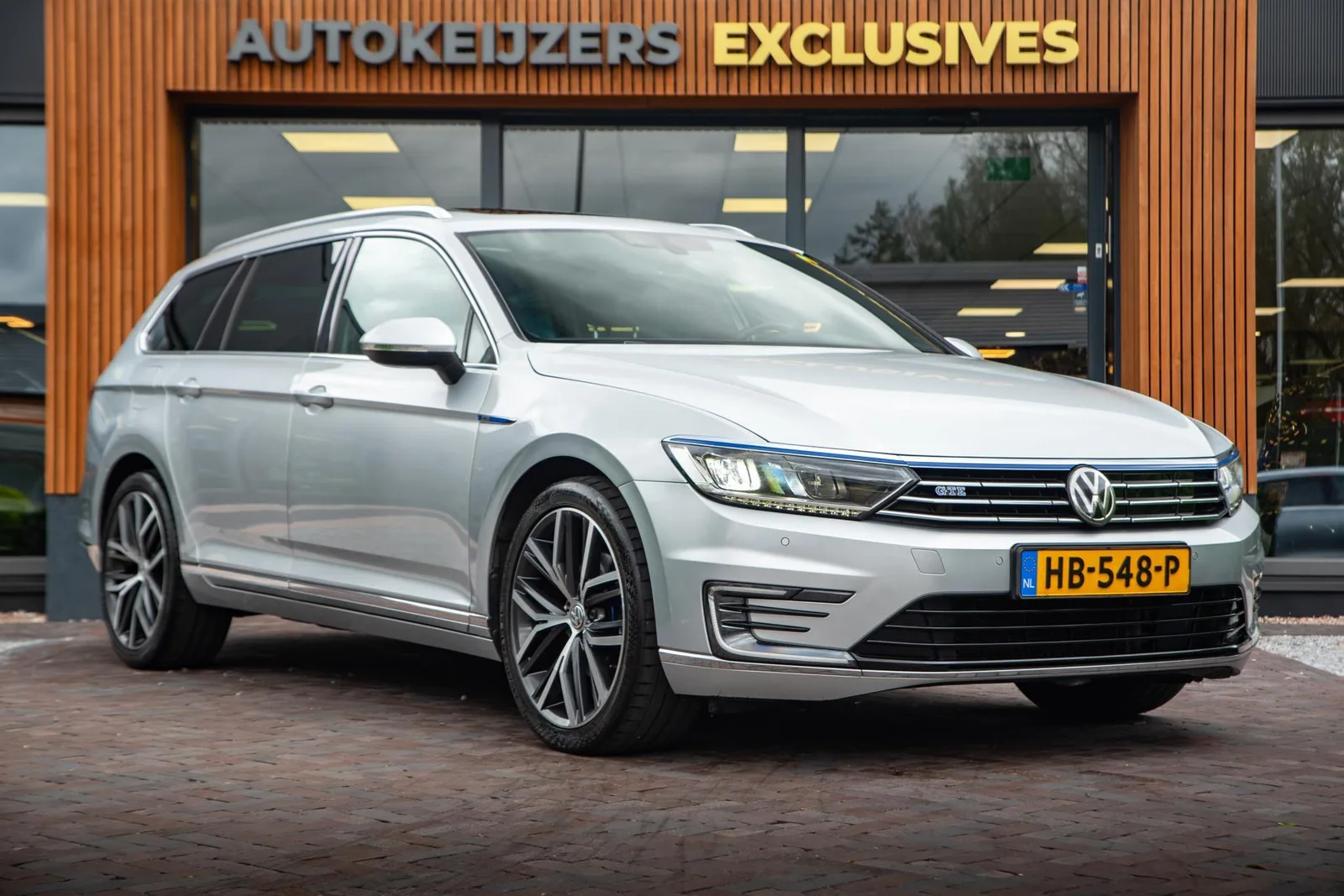 Volkswagen Passat (2015) — foto 1