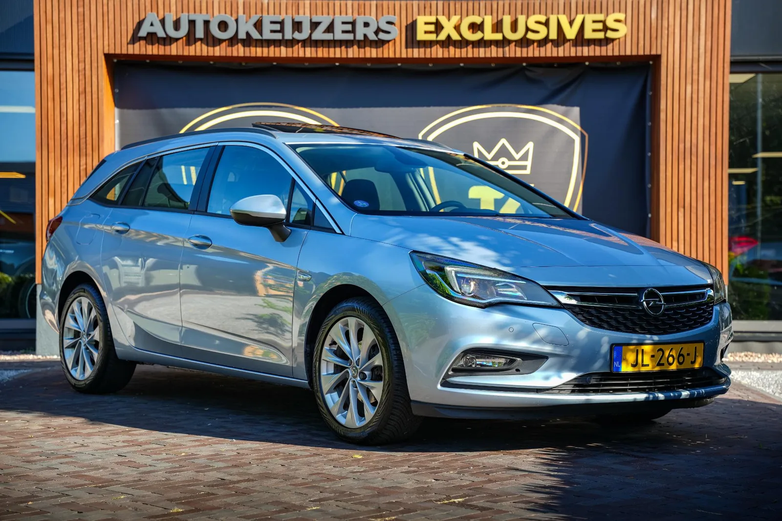 Opel Astra Sports Tourer (2016) — foto 1