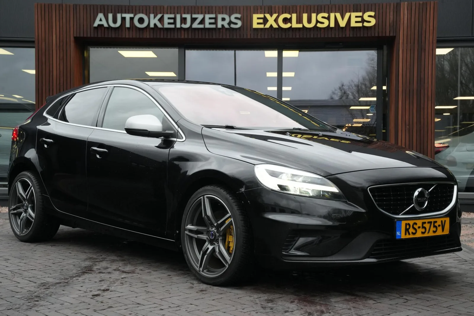 Volvo V40 (2018) — foto 1