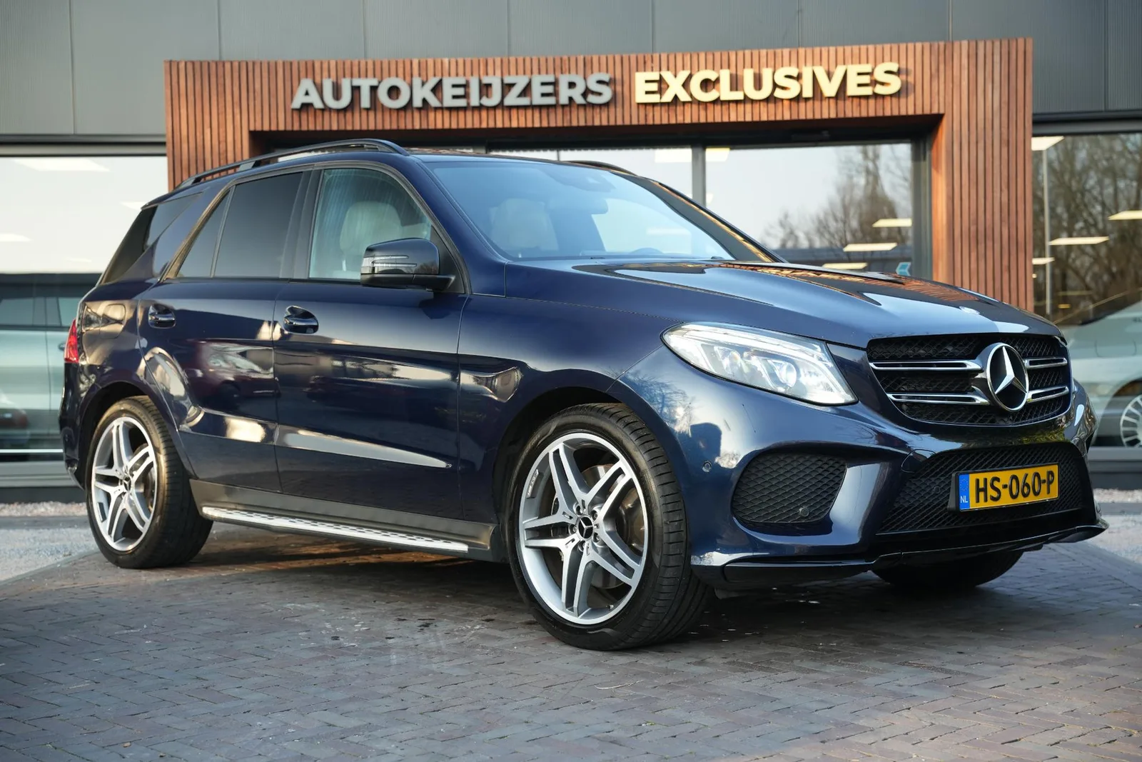 Mercedes-Benz GLE (2015) — foto 1