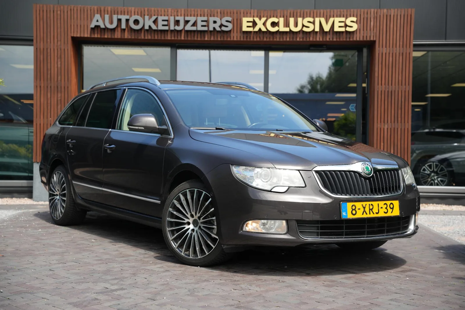 Škoda Superb (2011) — foto 1