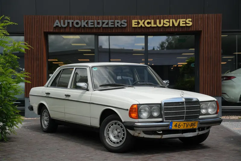 Mercedes-Benz 200-280 (1982)