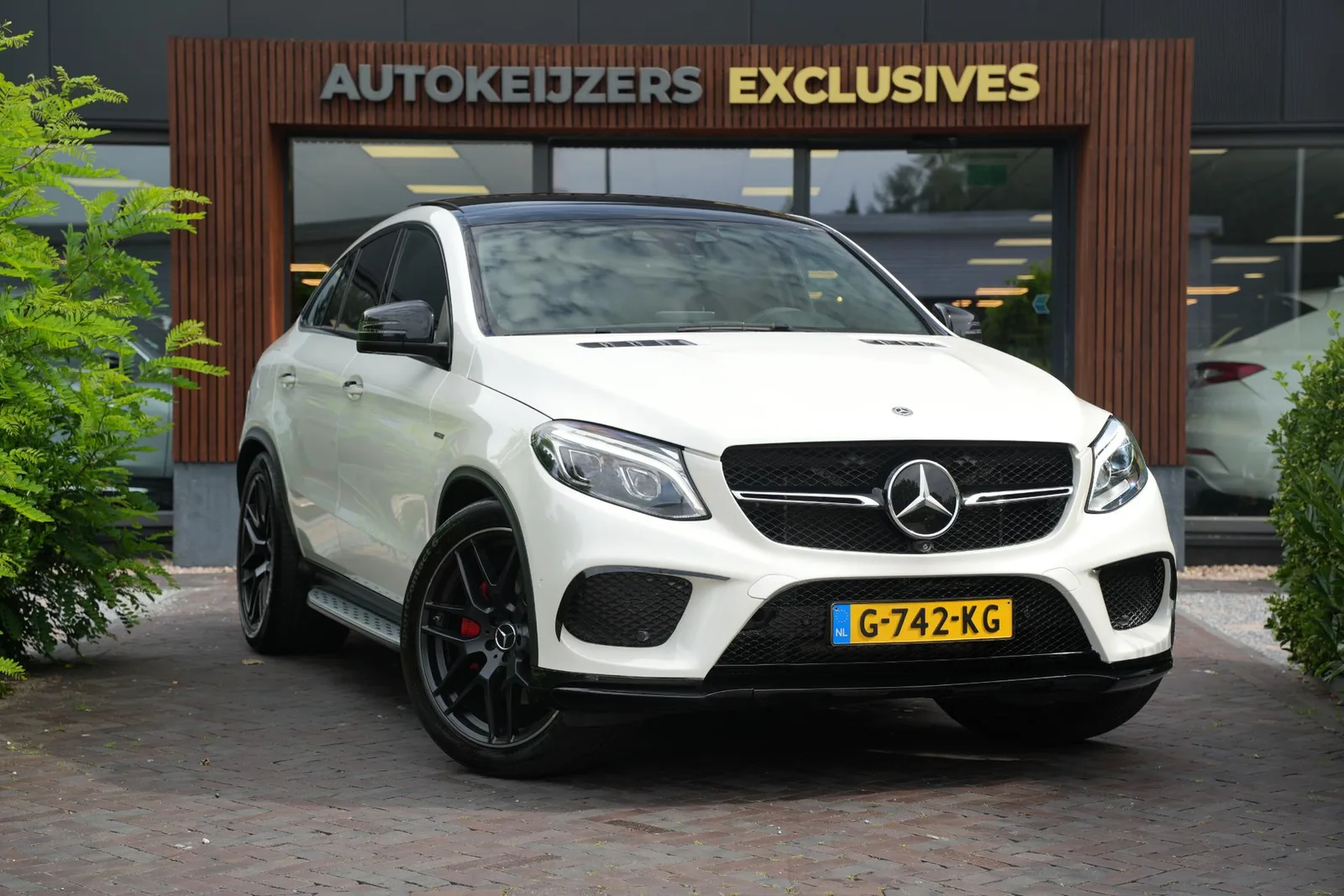 Mercedes-Benz GLE (2015) — foto 1