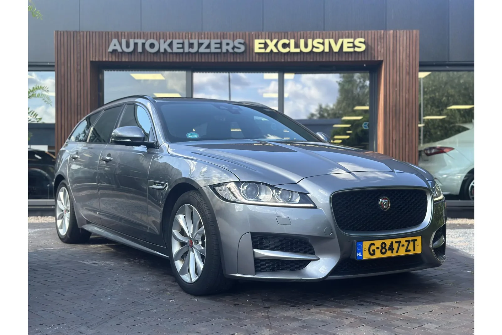 Jaguar XF Sportbrake (2020) — foto 1