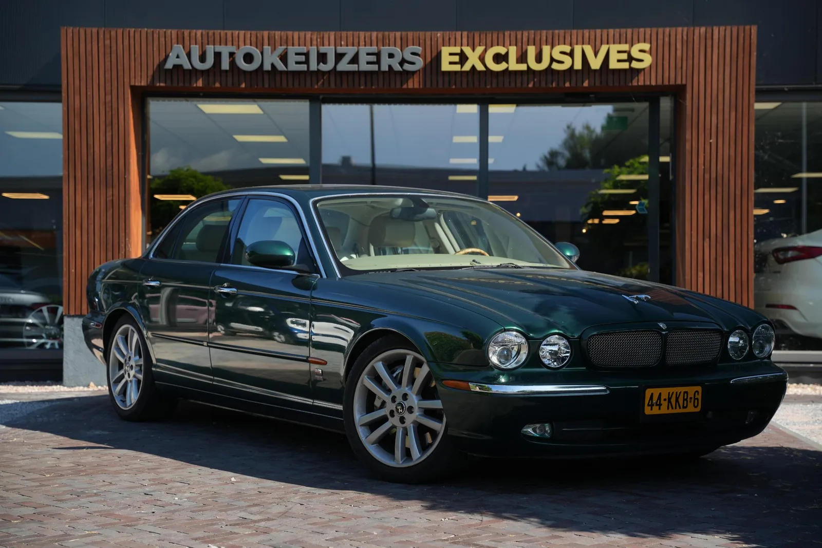 Jaguar XJR (2004) — foto 1