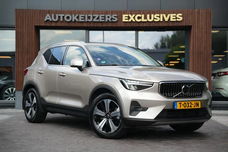 Volvo XC40 (2023)