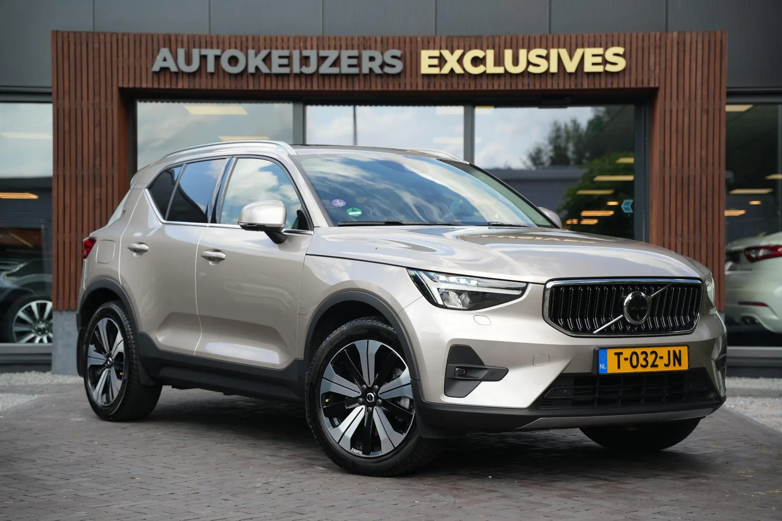 Volvo XC40 (2023) — foto 1