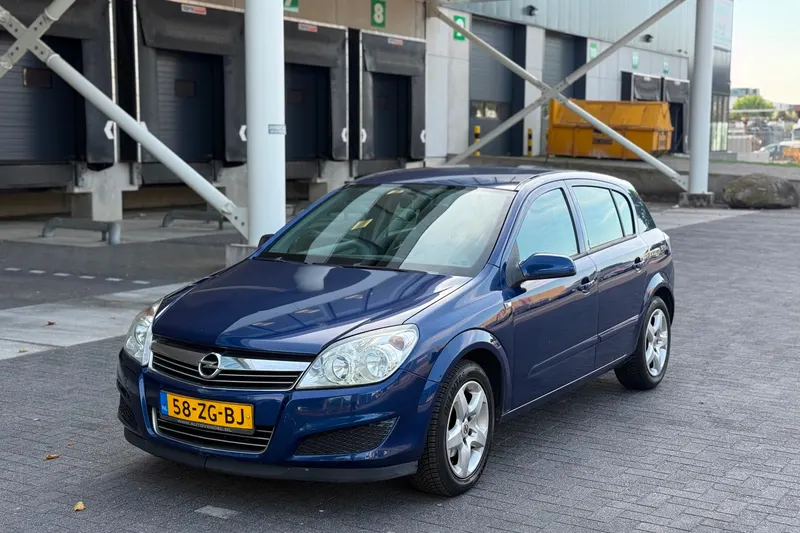 Opel Astra (2008)