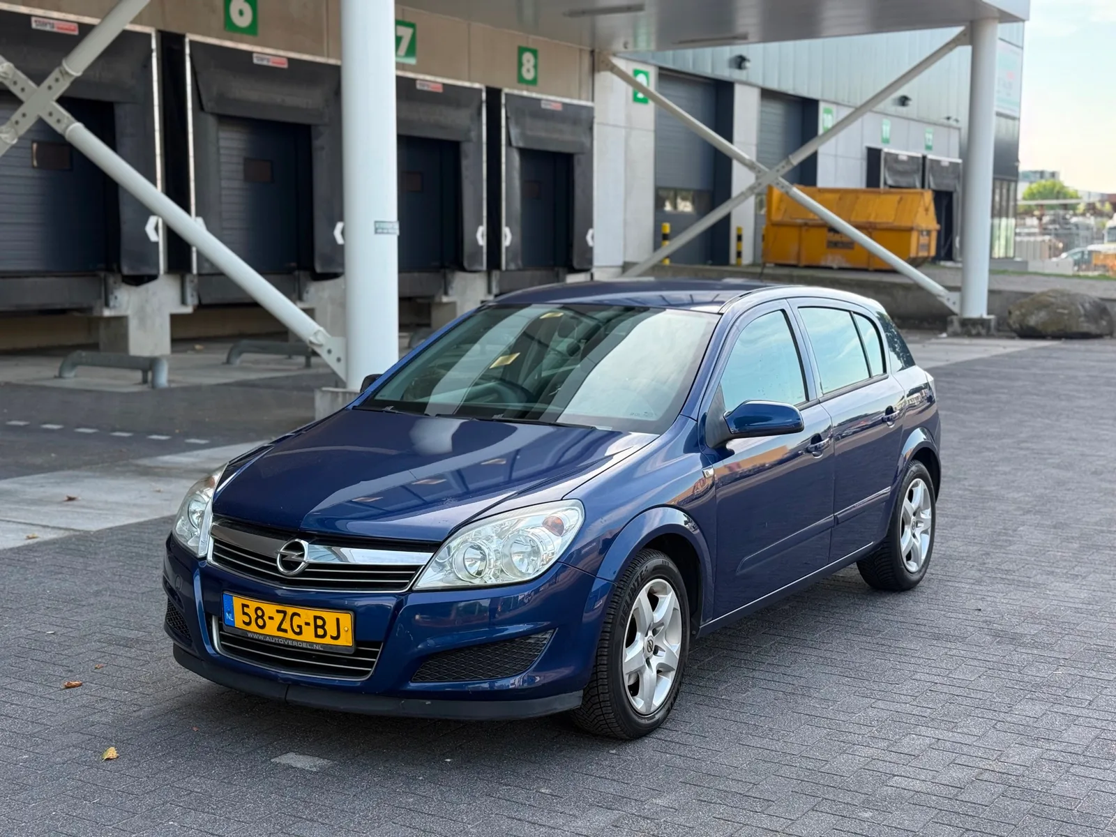 Opel Astra (2008) — foto 1