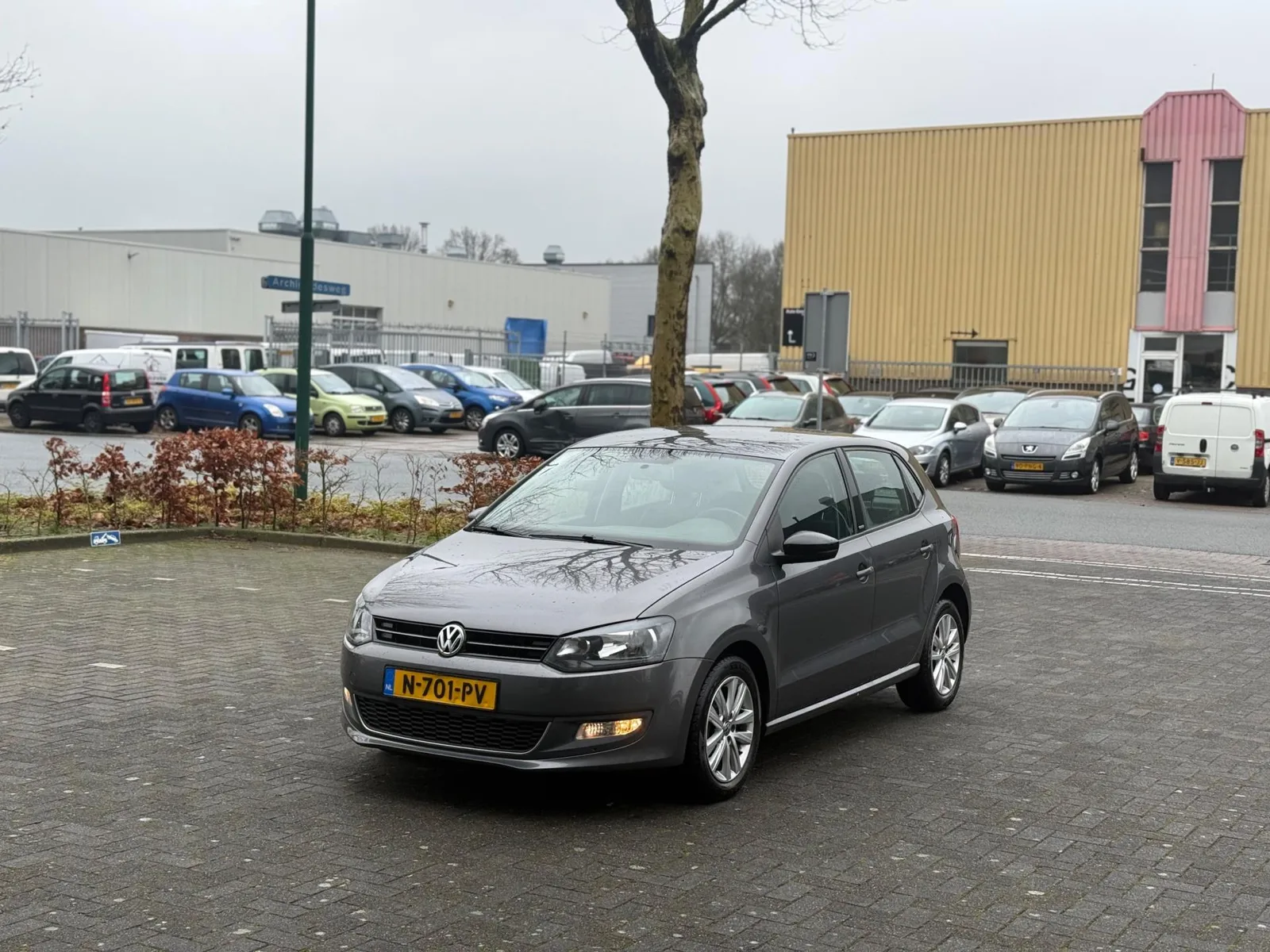 Volkswagen Polo (2011) — foto 1