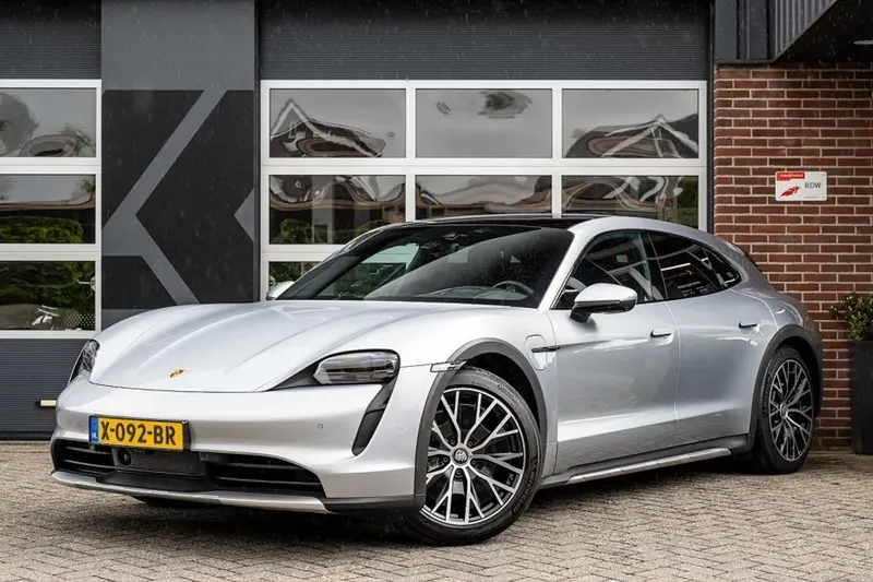 Porsche Taycan (2022)