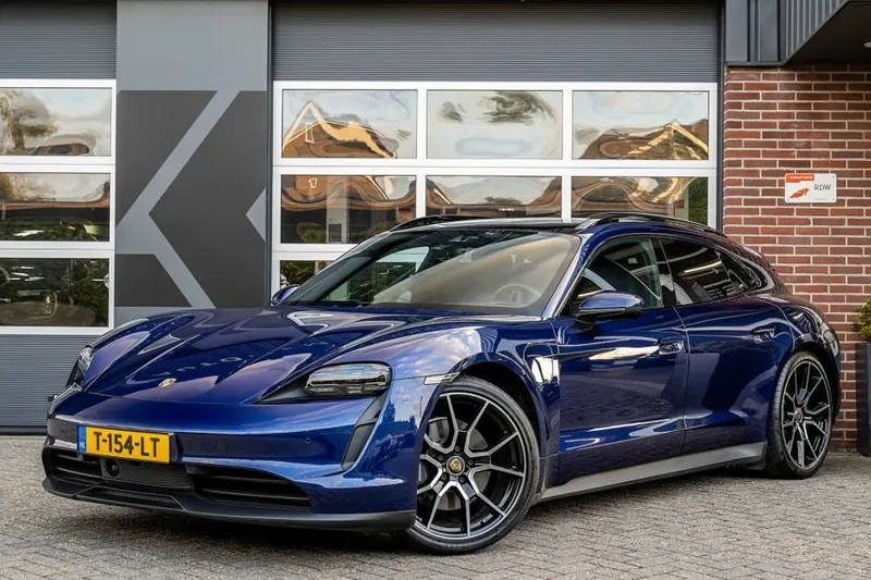 Porsche Taycan Sport Turismo (2023)