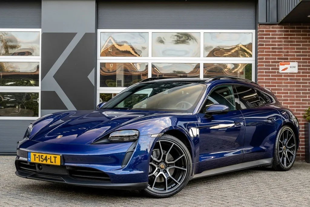 Porsche Taycan Sport Turismo (2023) — foto 1