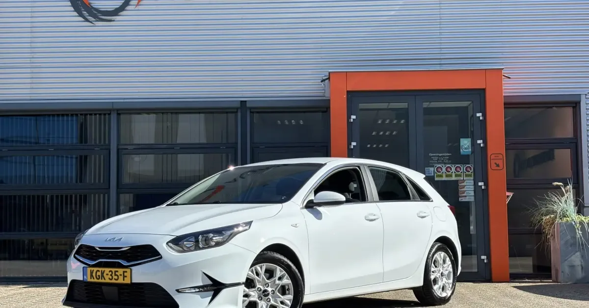 Kia Ceed (2023) — foto 1