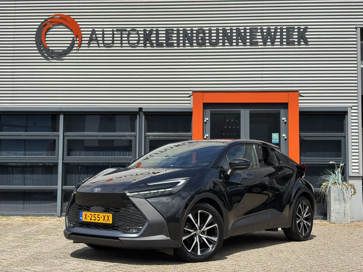 Toyota C-HR (2024) — foto 1