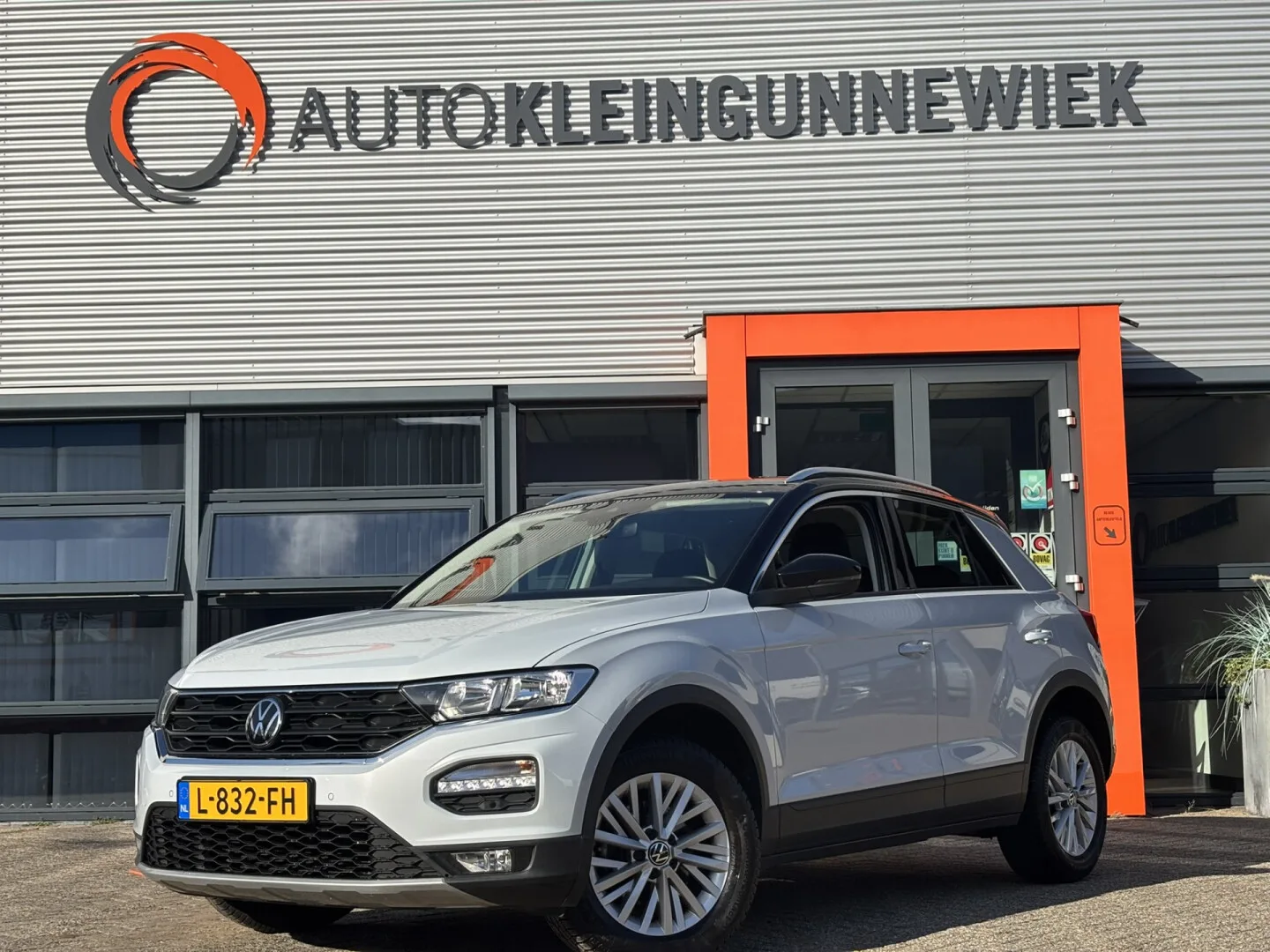 Volkswagen T-Roc (2021) — foto 1