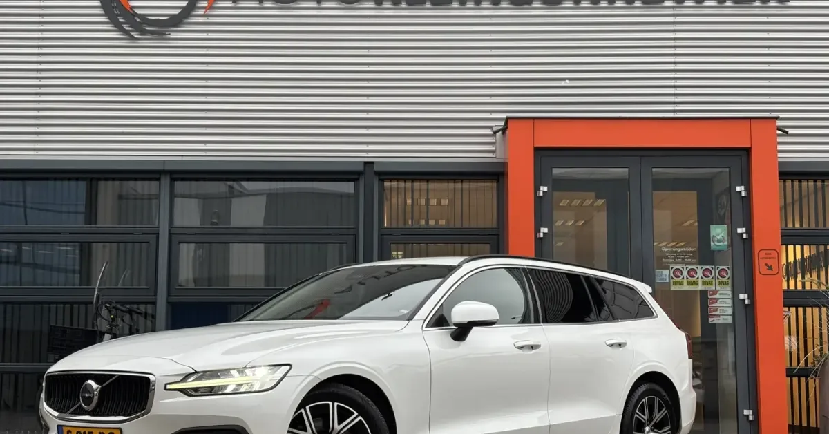Volvo V60 (2023) — foto 1