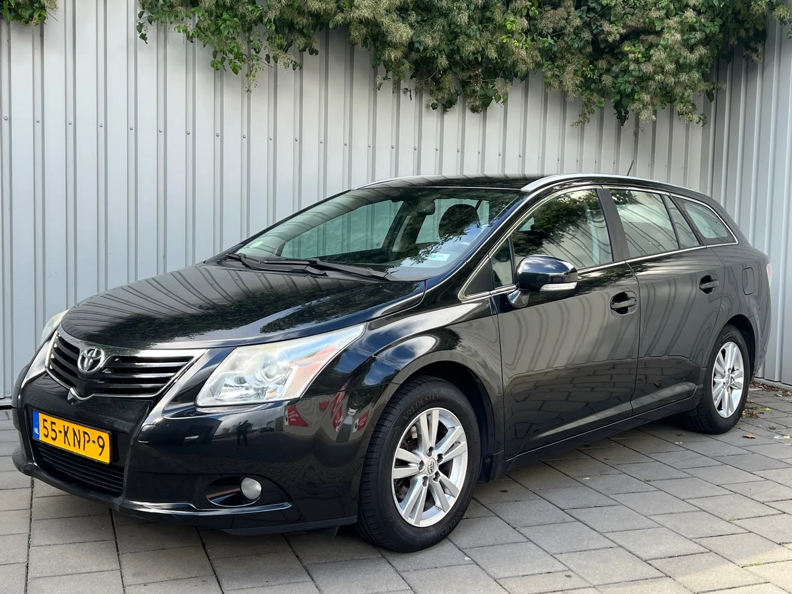Toyota Avensis (2010) — foto 1