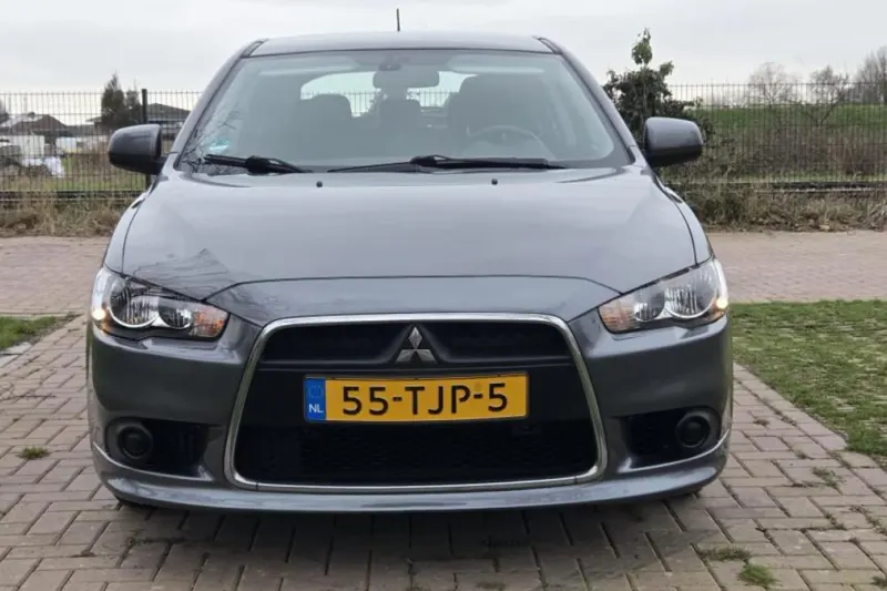Mitsubishi Lancer (2012)