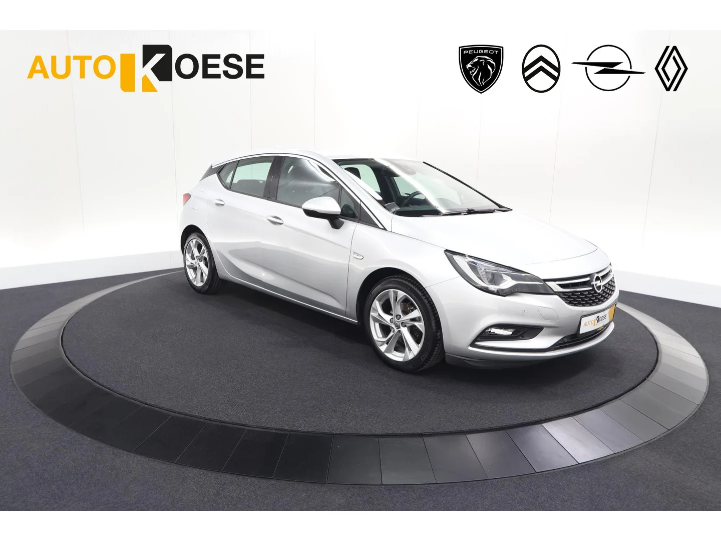Opel Astra (2018) — foto 1